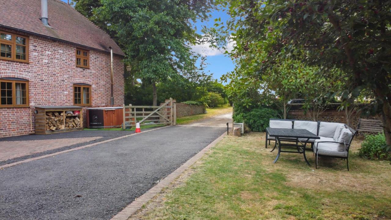 The Roost Group - The Coach House - Hot Tub Villa Gravesend Exteriör bild